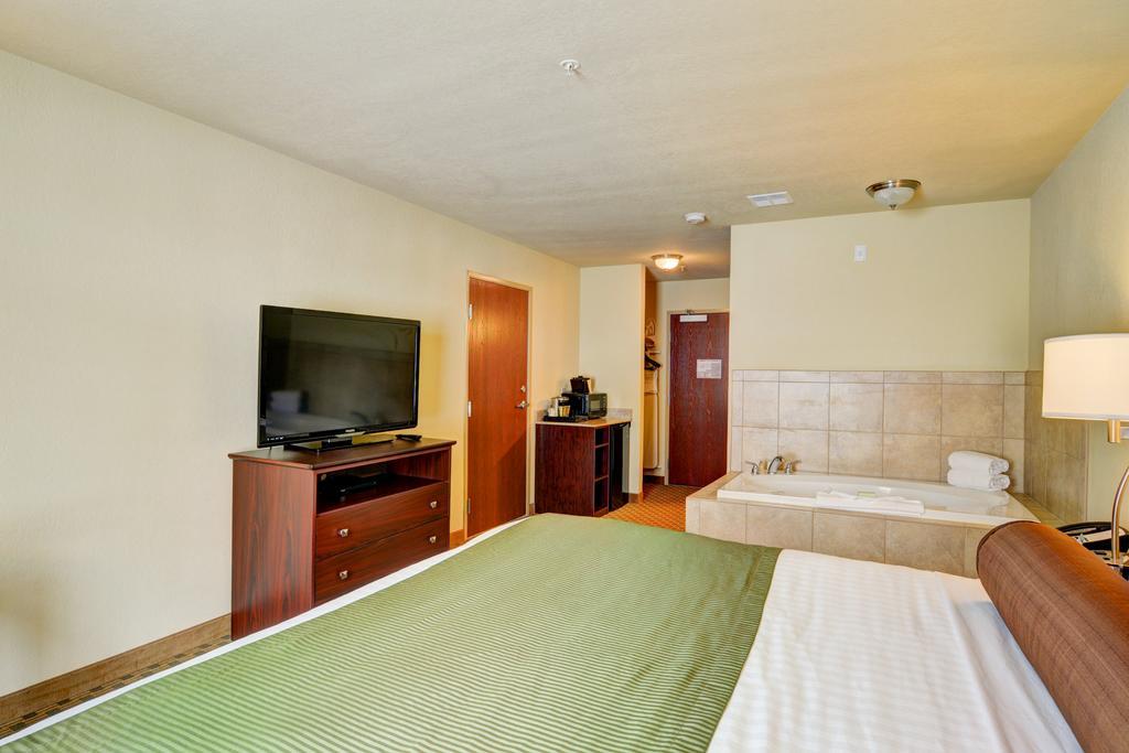 Cobblestone Hotel & Suites - Punxsutawney Kültér fotó