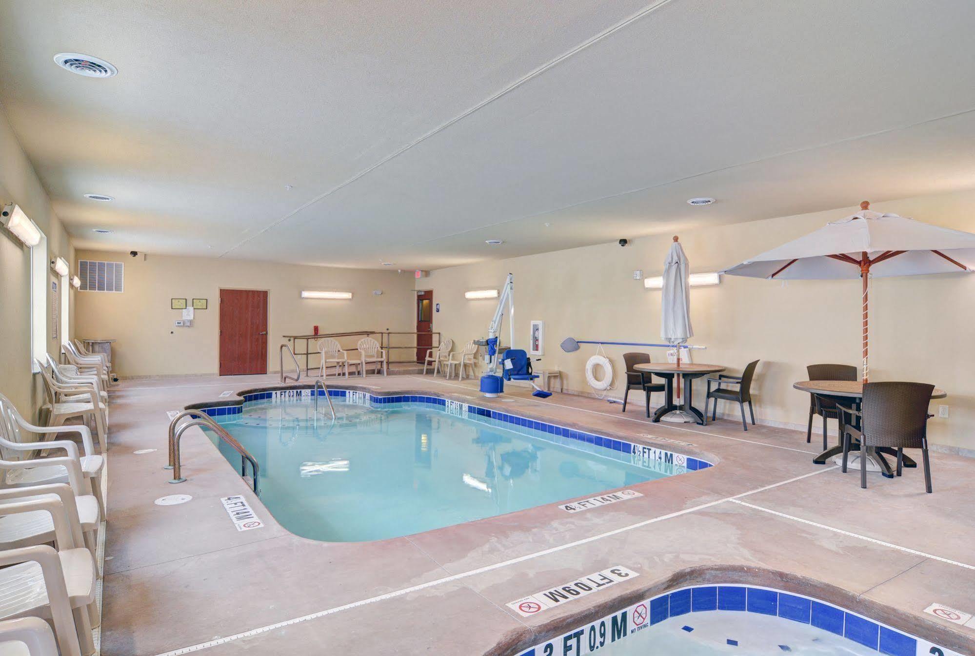 Cobblestone Hotel & Suites - Punxsutawney Kültér fotó
